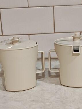 **BRAND NEW** NEVER USED TUPPERWARE Creamer And Sugar SET